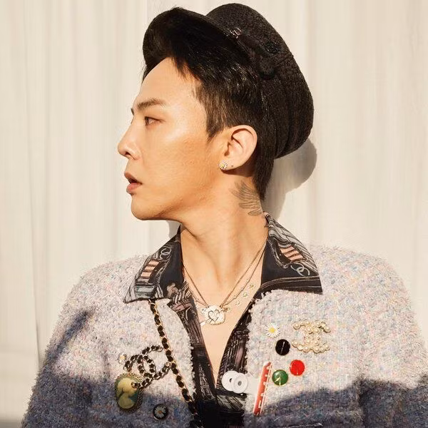 giữ vai trò đại sứ của nhiều thương hiệu thời trang cao cấp.