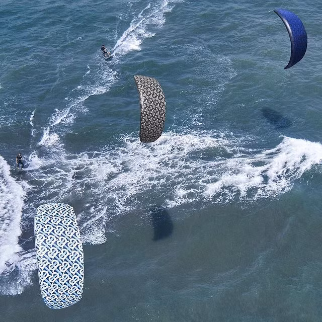 Họa tiết monogram mới của Burberry được các sao châu Á nhiệt tình lăng xê-4