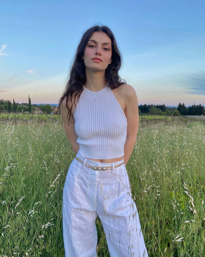 Cách phối áo trắng kiểu Pháp, từ áo sơ mi đến áo dây đều có kiểu mix đẹp ảnh 7