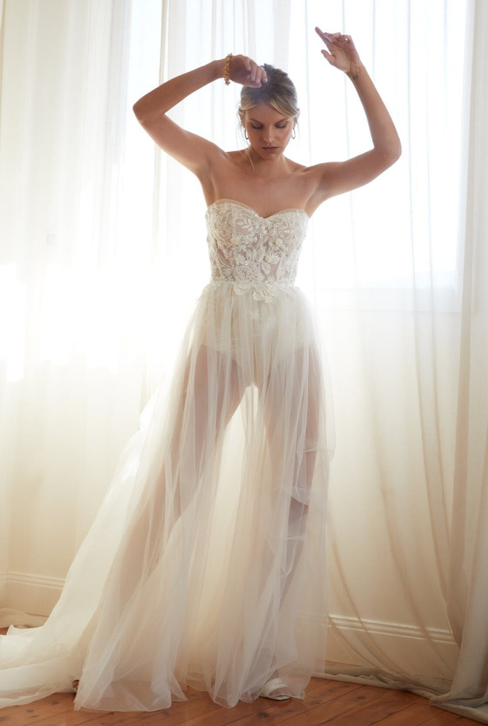 Váy cưới trong suốt – Bạn có đủ can đảm mặc? ảnh 3