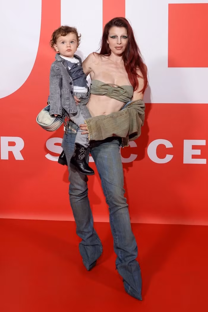 Julia-Fox-1-1677488590.jpg?w=1200&h=0&q=100&dpr=1&fit=crop&s=T9R3FBCQwSb7lWK12Qxp0g