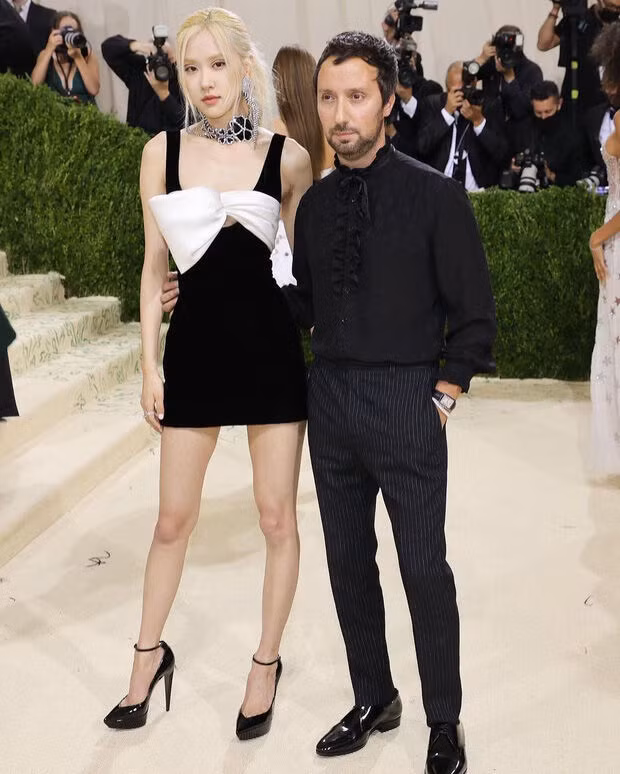 Rosé mặc lại váy cũ tham dự Met Gala 2021-2