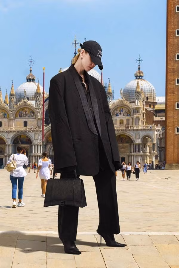 Yves Saint Laurent đã tạo ra "Bộ tuxedo dành cho phụ nữ" như thế nào? ảnh 6