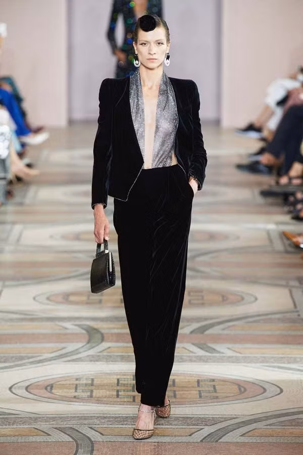 Yves Saint Laurent đã tạo ra "Bộ tuxedo dành cho phụ nữ" như thế nào? ảnh 5