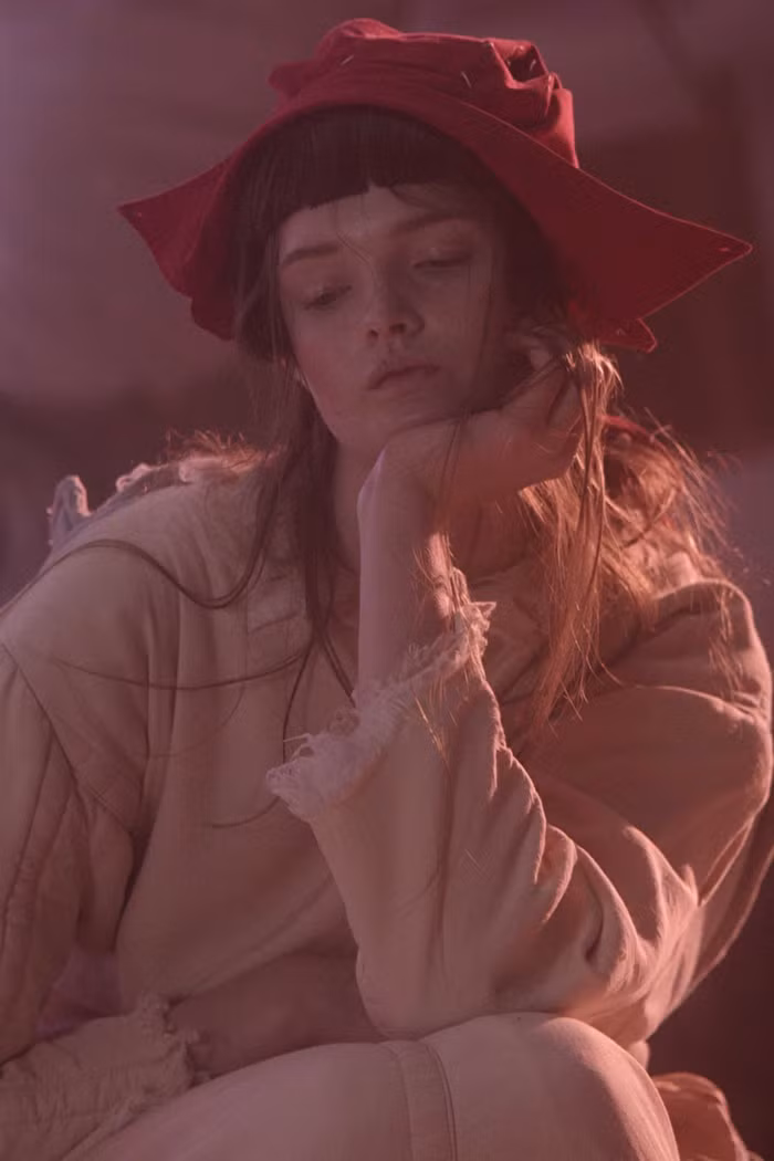 Maison Margiela giới thiệu BST mới qua phim kinh dị A Folk Horror Tale-3