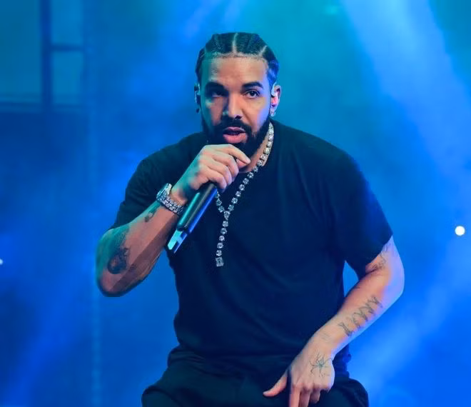 vòng cổ kim cương của Drake 