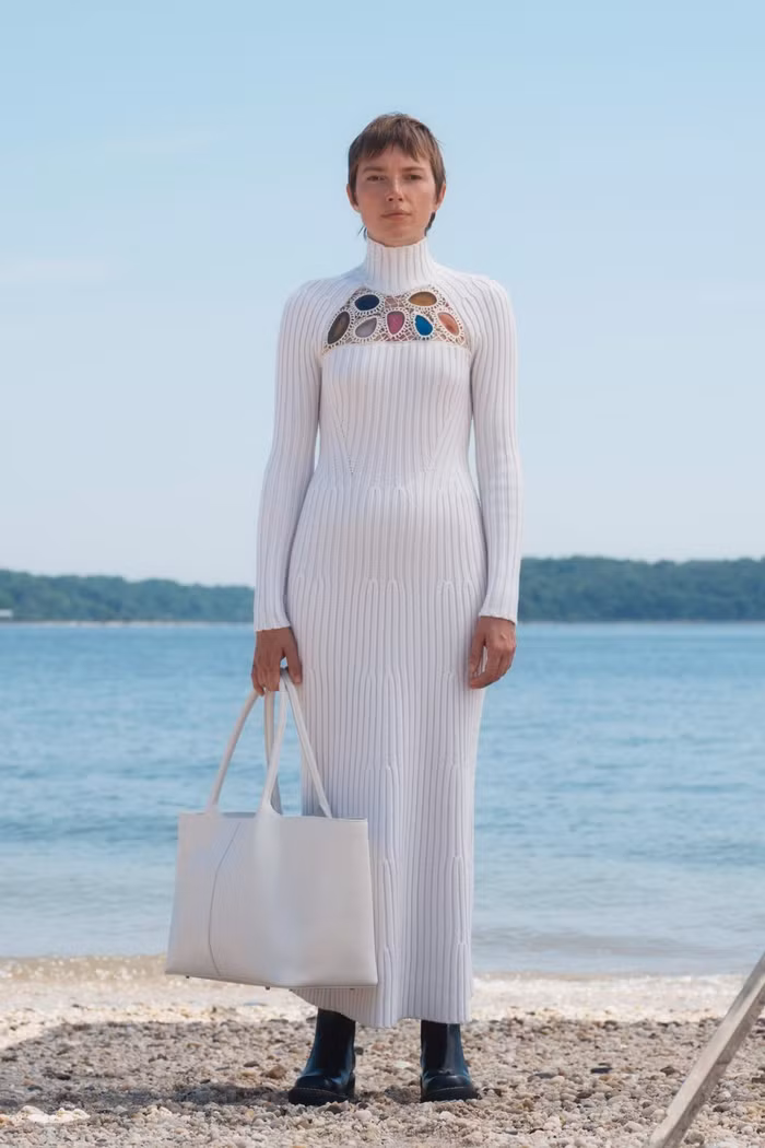 Những xu hướng ấn tượng từ các bộ sưu tập Cruise 2022 - P2-8