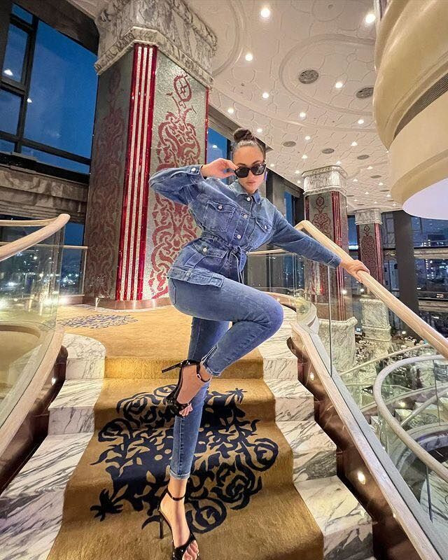 Miss Universe 2022 diện trang phục của các nhà mốt Việt ảnh 8 R-Bonney-Gabriel-2-5053-1677465858.jpg?w=680&h=0&q=100&dpr=1&fit=crop&s=pnMuEVBTP_5npqmLahWGpA
