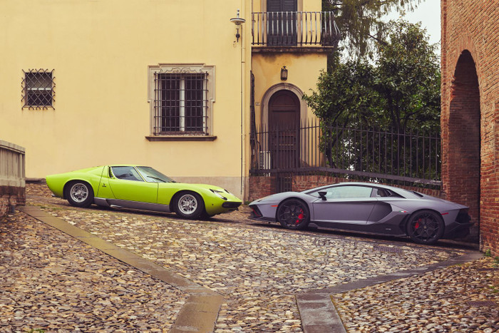 Lamborghini Miura mẫu xe đầu tiên được trang bị động cơ V12 đặt giữa ảnh 5