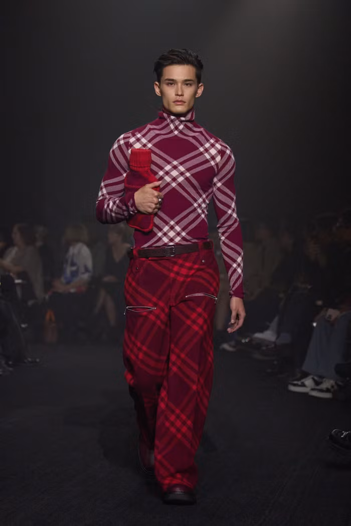 00011-burberry-fall-2023-ready-to-wear-credit-gorunway-scaled.jpg