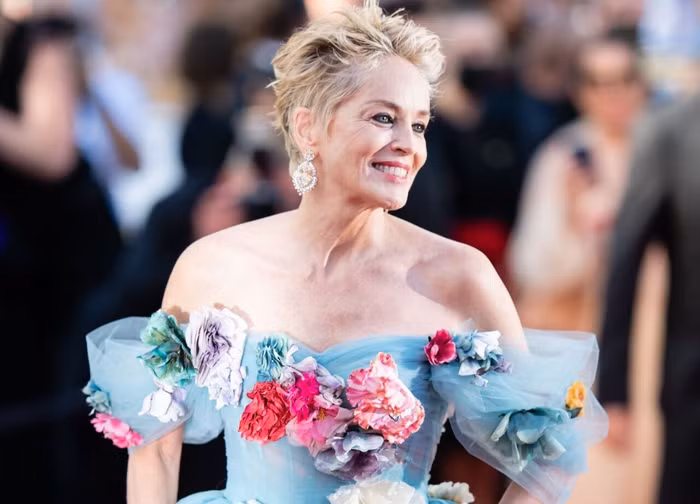 Sharon Stone mang cả “vườn hoa” lên thảm đỏ Cannes-4