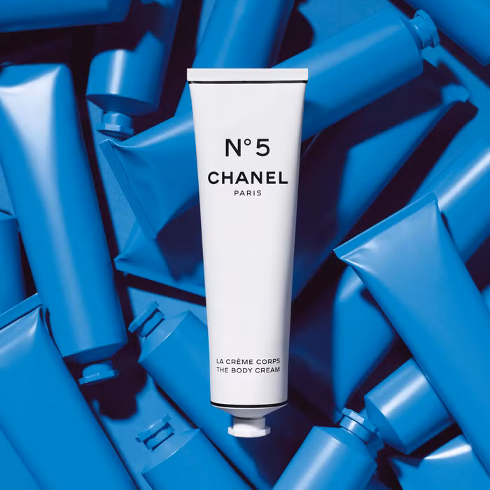Chanel kỷ niệm 100 năm dòng nước hoa No.5 kinh điển bằng BST Factory 5-2