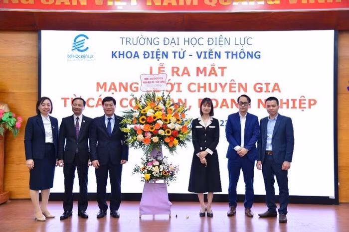 Ban Chủ tịch Mạng lưới Chuyên gia ngành Công nghệ Kỹ thuật Điện tử - Viễn thông ra mắt tại buổi lễ