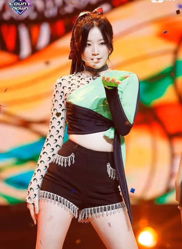 idol nữ đụng trang phục Jennie