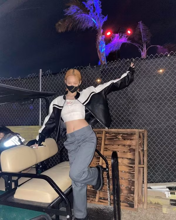 idol nữ đụng trang phục Jennie