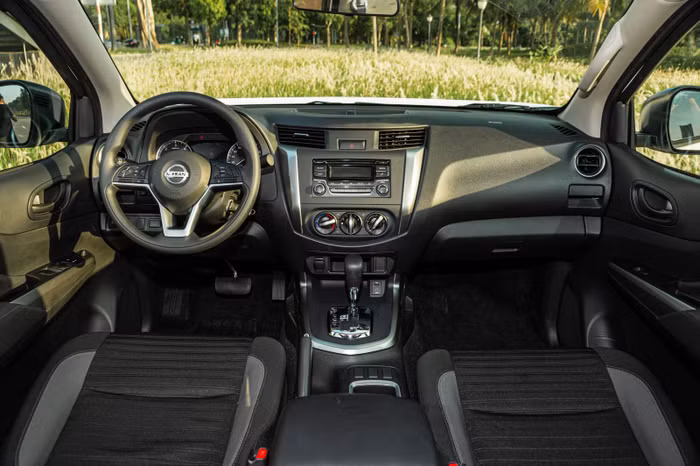 phiên bản Nissan Navara EL 2WD
