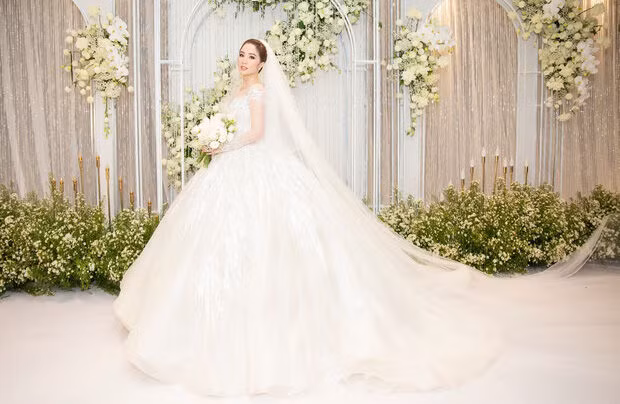 7 đám cưới cổ tích của giới nhà giàu Việt-11