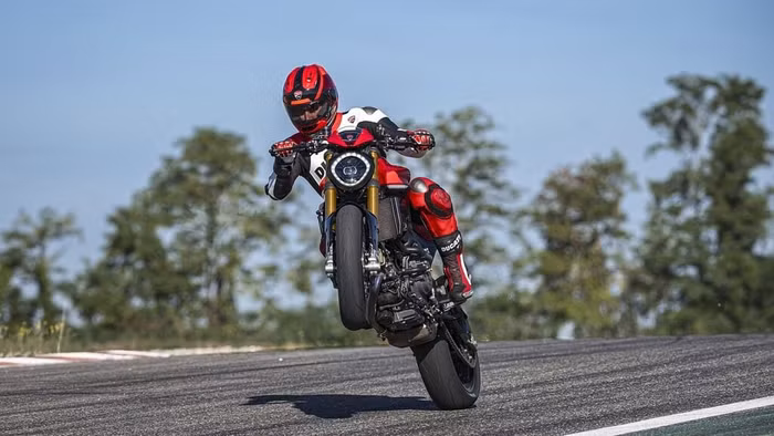 Ducati Monster SP phiên bản thể thao hơn, mạnh hơn của Monster