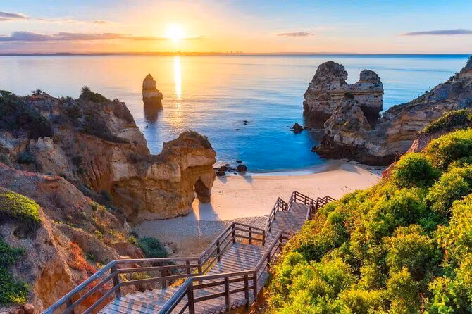 Shared Arrival Transfer: Faro Airport to Algarve Hotels 2022