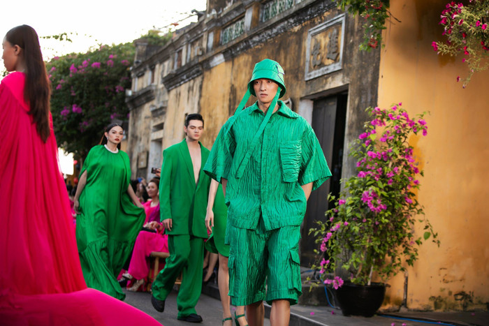 VUNGOC&SON: Show diễn Vùng trời bình yên tại Hội An - Sắc màu hoài cổ ảnh 2