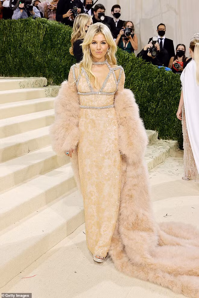 Điểm danh những bộ cánh đẹp nhất Met Gala 2021 ảnh 25 Điểm danh những bộ cánh đẹp nhất Met Gala 2021 ảnh 25