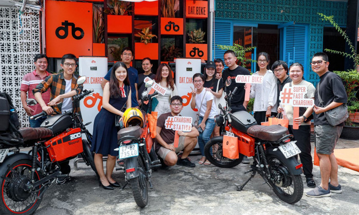 Dat Bike ra mắt trạm sạc siêu nhanh dành cho xe máy ảnh 3 Dat Bike ra mắt trạm sạc siêu nhanh dành cho xe máy ảnh 3
