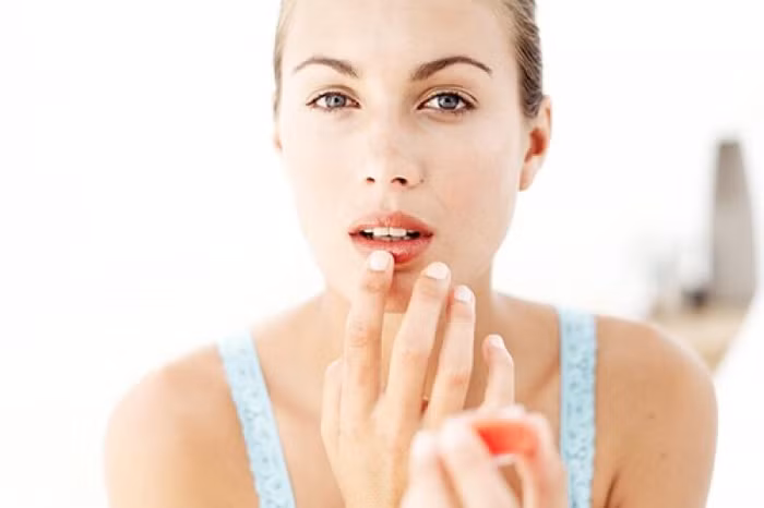 Thỏa sức vui hè, mách bạn cách "Cấp cứu" làn môi cháy nắng!