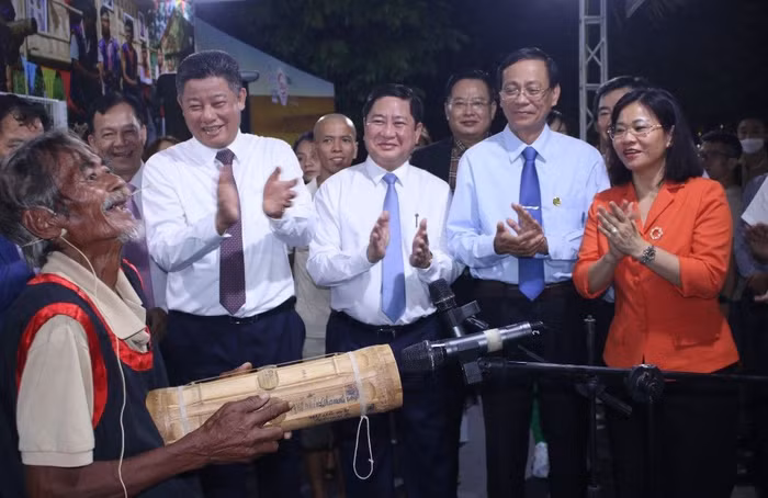 Ninh Thuận - trao tặng danh hiệu vinh dự Nhà nước “Nghệ nhân ưu tú” cho 5 nghệ nhân