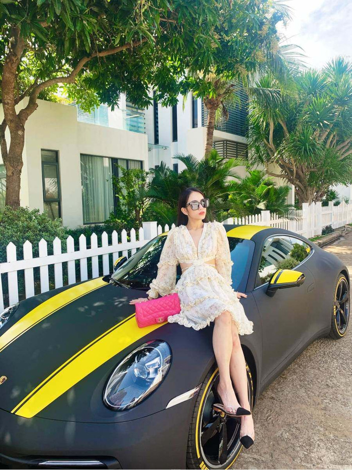 Ái nữ Minh Nhựa tậu giày hiệu liền tay giữa mùa dịch ảnh 9