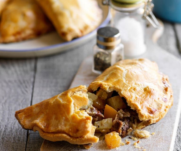 "Nếm thử" những món ăn nổi tiếng tại Anh Quốc ảnh 5 Cornish pasty
