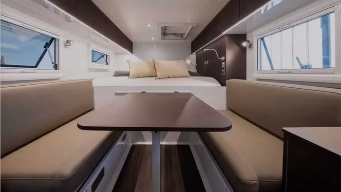 Biến xe tải Mercedes-Benz thành Motorhome Project Rhino sang trọng ảnh 3