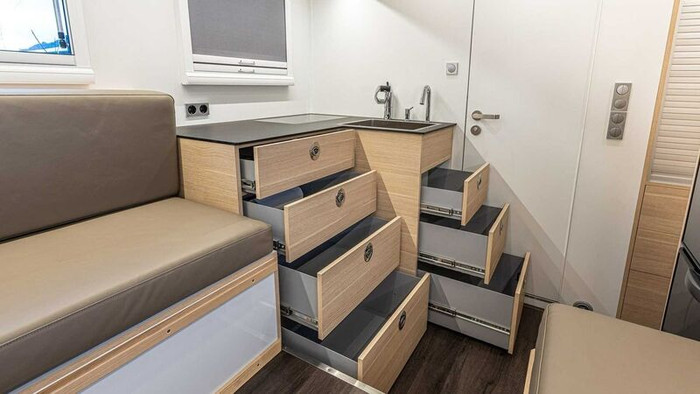 Biến xe tải Mercedes-Benz thành Motorhome Project Rhino sang trọng ảnh 4