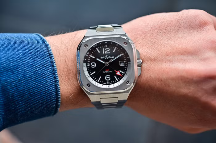 BR05 GMT- Bell & Ross: Vẻ đẹp đương đại của phong cách Haute Horlogerie ảnh 3