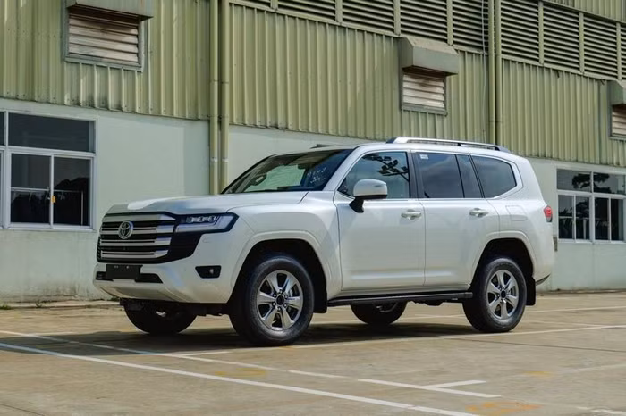 giá bán Land Cruiser tăng