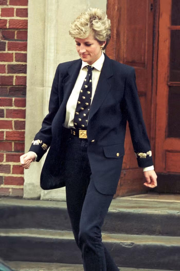 Những “bộ cánh” biểu tượng thời trang một thời của công nương Diana-5