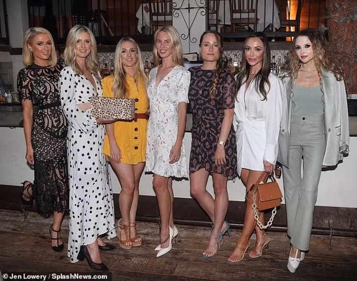 Paris Hilton xinh đẹp và trẻ trung hơn khi cắt tóc ngắn-5