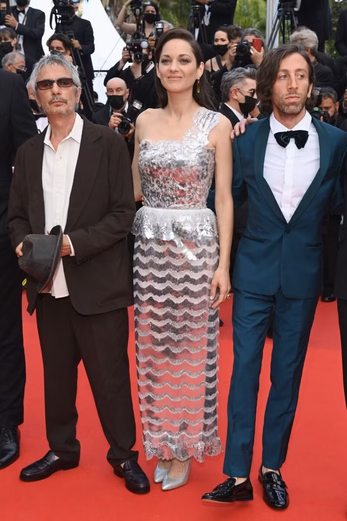 Marion Cotillard nổi bật trên thảm đỏ Cannes với “siêu phẩm” đầm Chanel Haute Couture