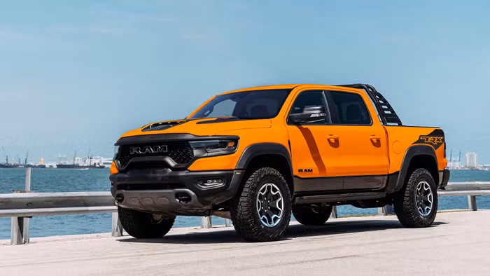 Đối thủ của Ford F-150 Raptor, RAM 1500 TRX về Việt Nam với màu sơn lạ