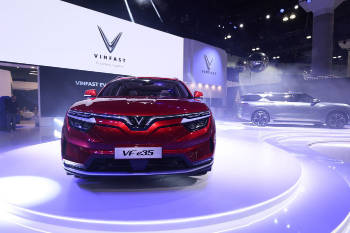 Cận cảnh VinFast VF-E35 và VF-E36 đang ra mắt tại Los Angeles Auto Show 2021 ảnh 1