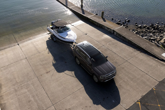 Ford Everest 2023 biến thể RWD