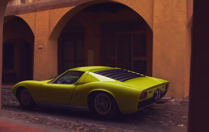 Lamborghini Miura mẫu xe đầu tiên được trang bị động cơ V12 đặt giữa ảnh 2