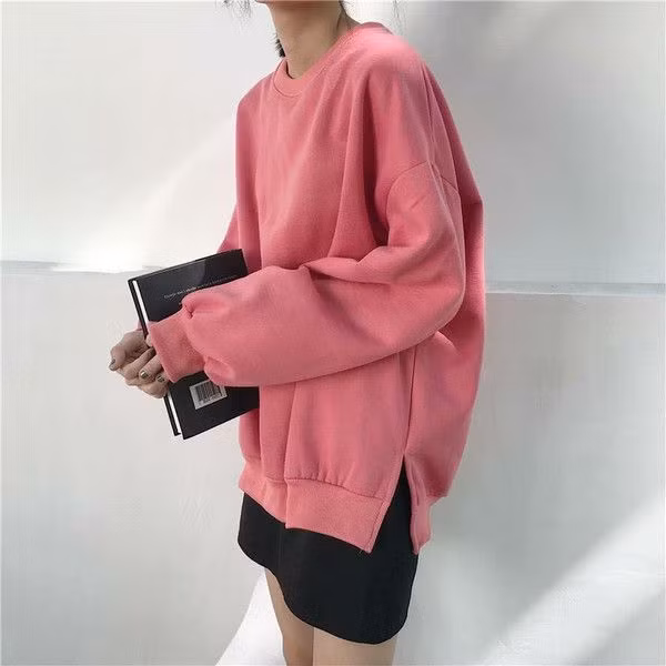 Áo sweater xẻ tà diện cùng chân váy siêu xinh