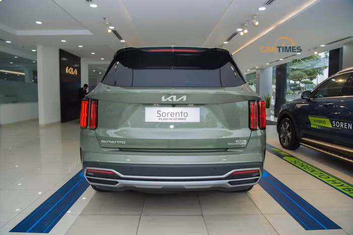 Kia Sorento PHEV cập bến đại lý: khác biệt so với bản chạy xăng và diesel, giá từ 1,4 tỷ đồng ảnh 2