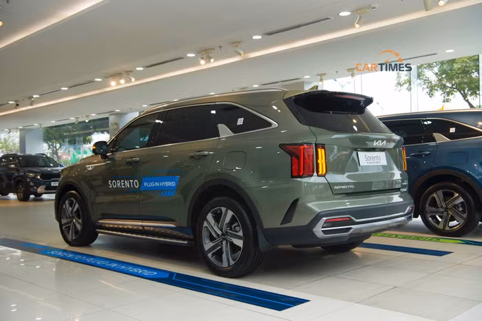 Kia Sorento PHEV cập bến đại lý: khác biệt so với bản chạy xăng và diesel, giá từ 1,4 tỷ đồng ảnh 4