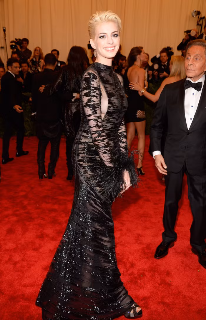 Những bộ cánh ấn tượng nhất lịch sử Met Gala-4