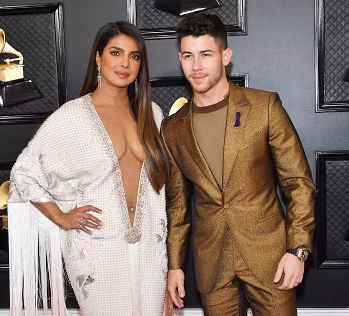 Siêu mẫu Tyra Banks lên tiếng về cuộc thay máu Victorias Secret - Hình 2