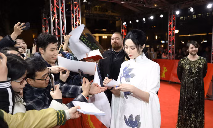 Phạm Băng Băng mặc tôn dáng ở liên hoan phim