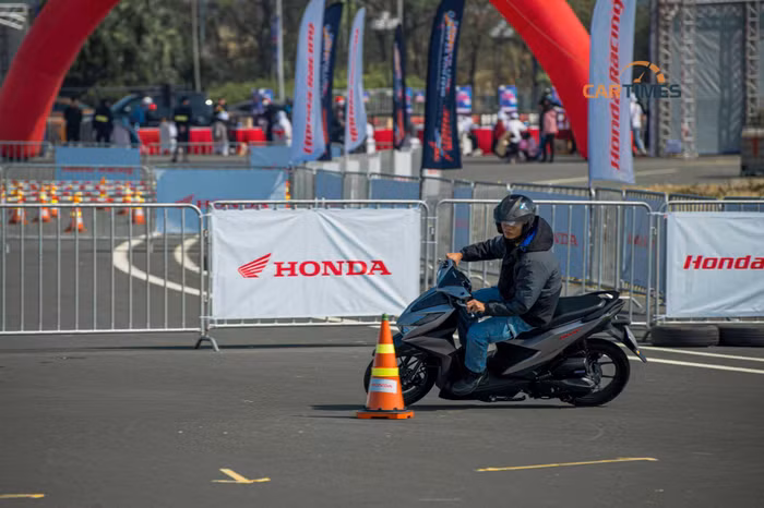 Gymkhana là bộ môn dành cho những tay lái khéo léo