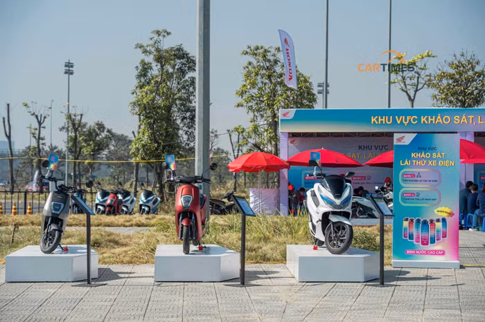 Khu vực trưng bày và lái thử xe điện