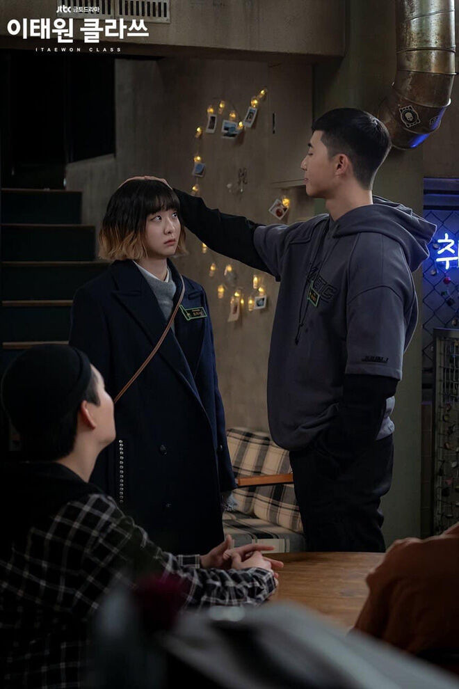 Những cặp đôi có phong cách thời trang đẹp mắt trong phim Hàn ảnh 23